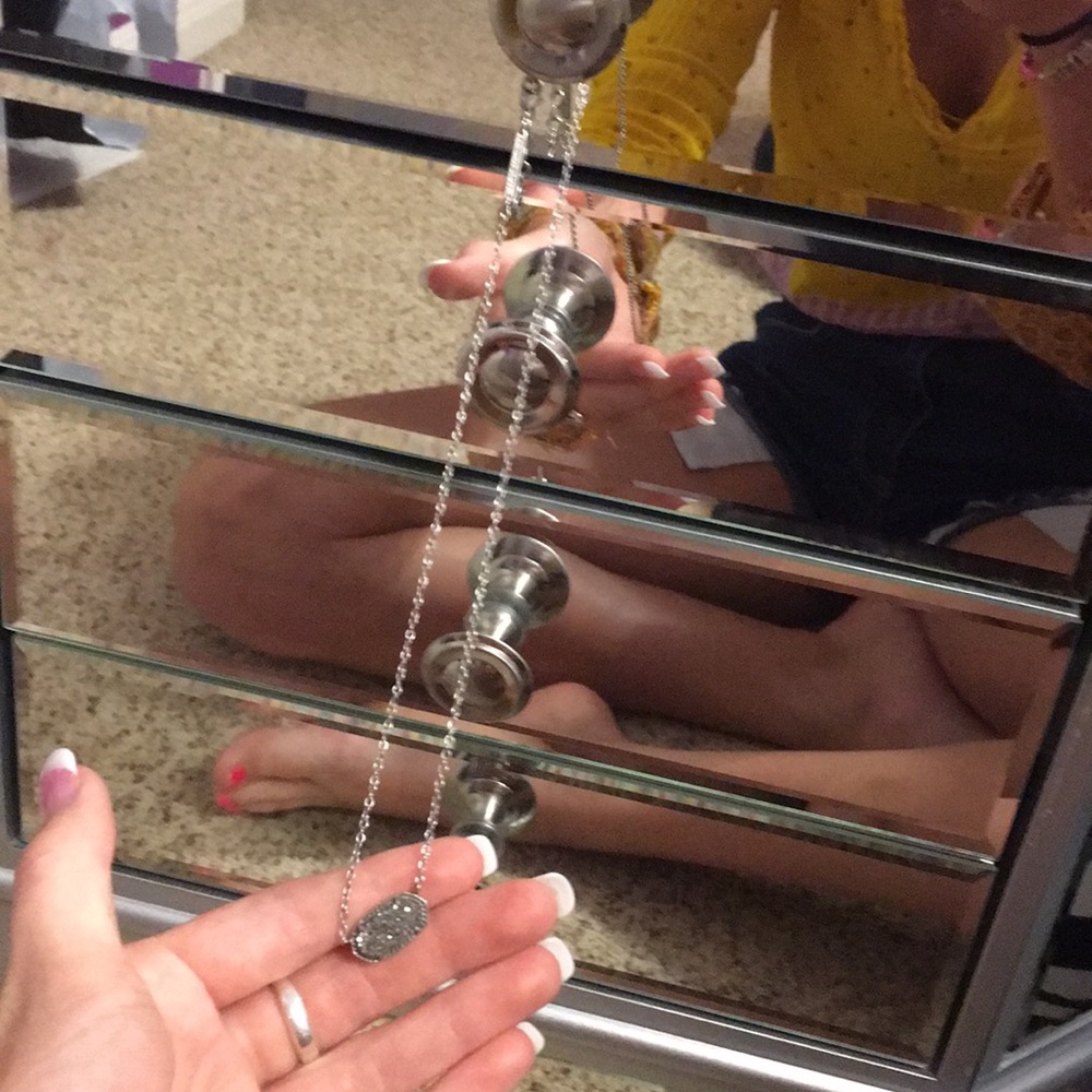 Kendra Scott necklace